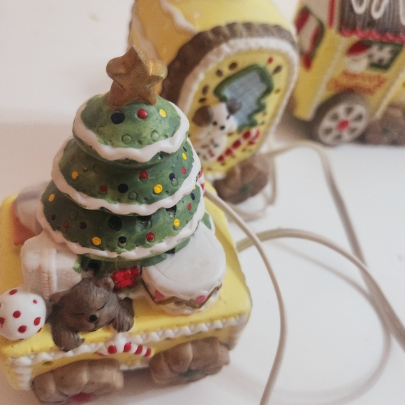 Vintage Delectable Gingerbread Train Night Light Set in Box - Picture 12 of 13